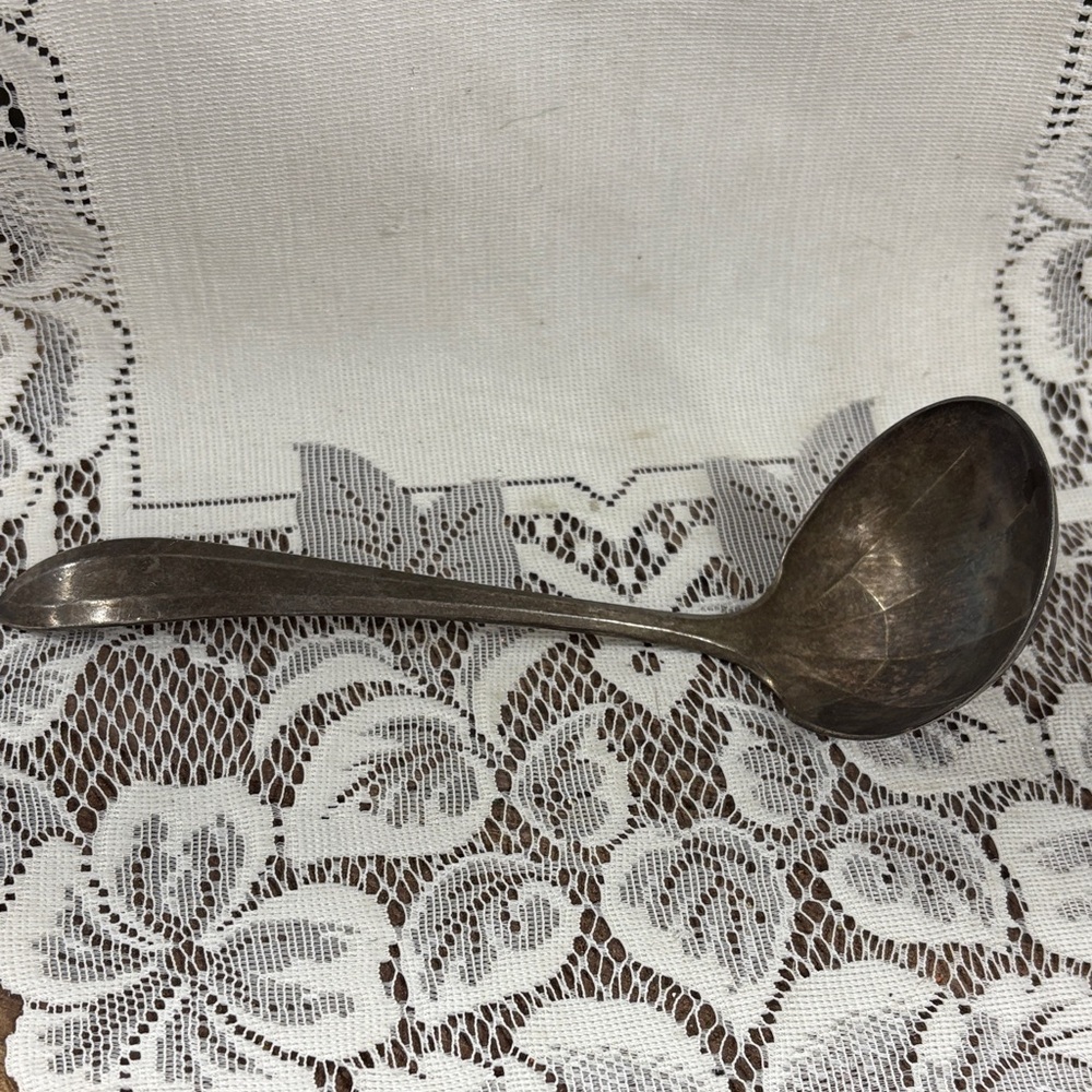 Vintage Silver plate gravy Ladle
Community plate
